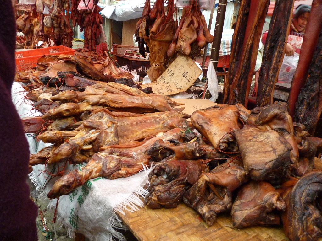 CHINE_2011 (723).JPG - De la viande séchée ou laquée